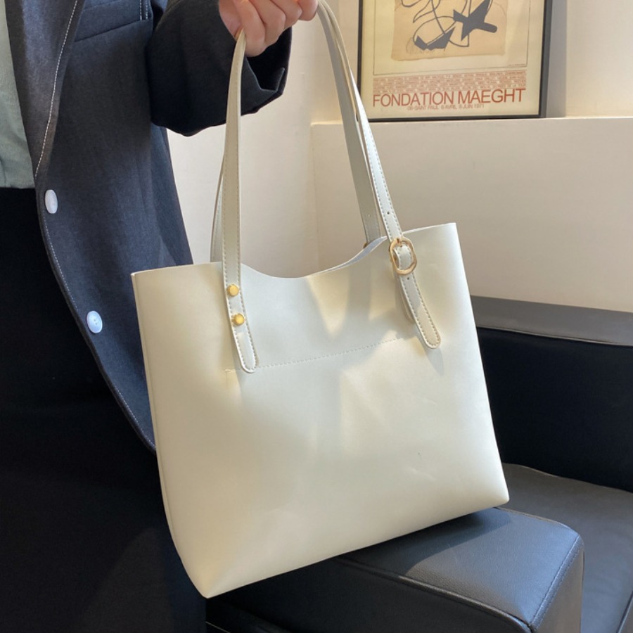 

LW Adjustable Strap Shoulder Bag, White