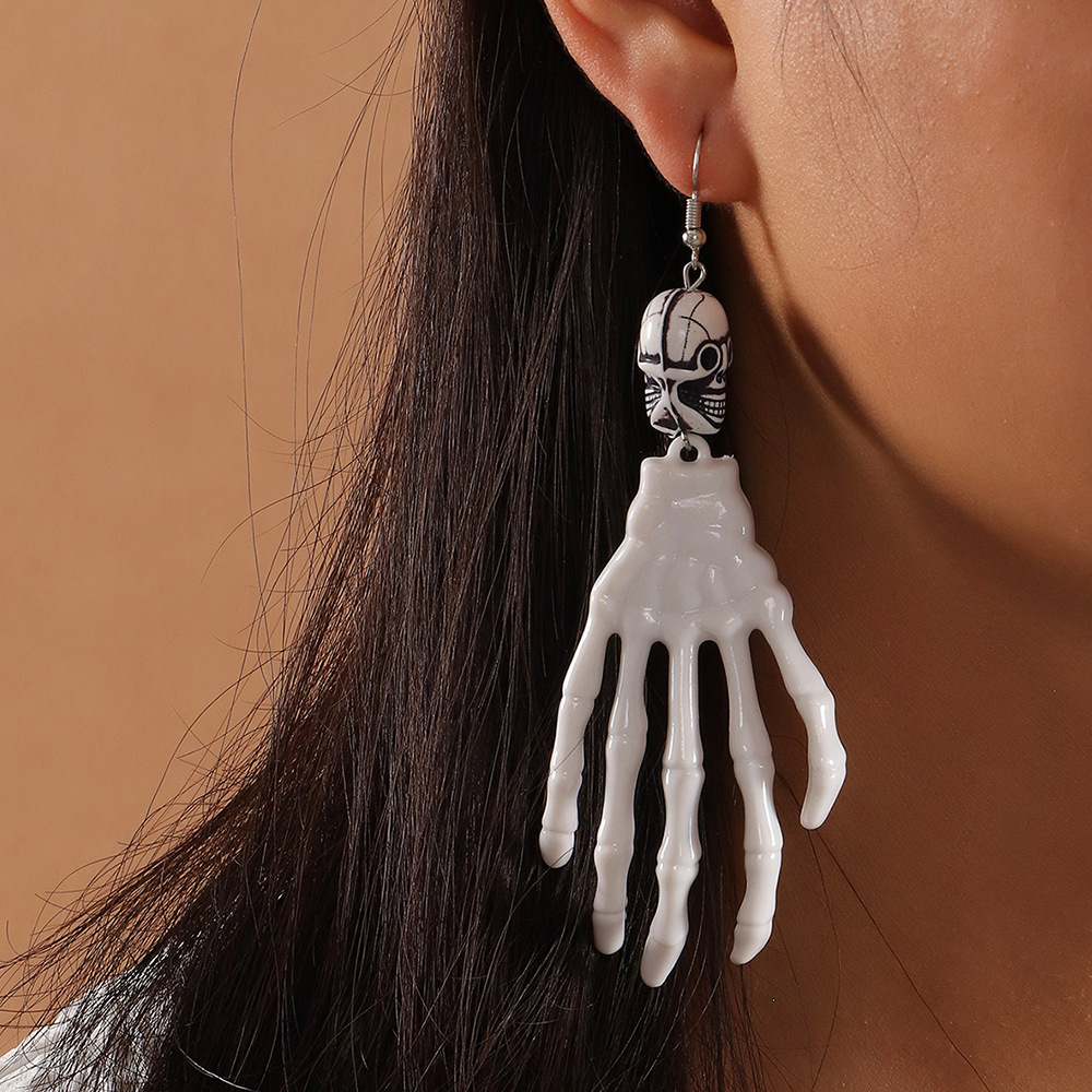 

LW Skull Head Palm Earring, White