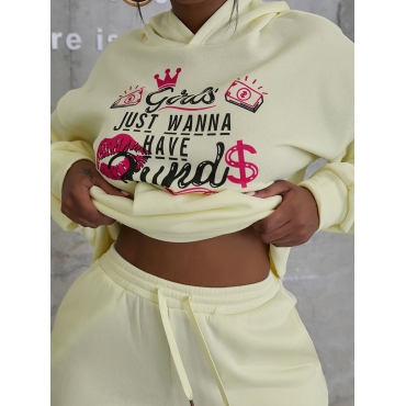 

LW COTTON Letter Lip Print Kangaroo Pocket Tracksuit Set, Cream-colored