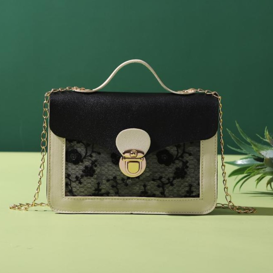 

LW Lockable Chain Strap Crossbody Bag, Black