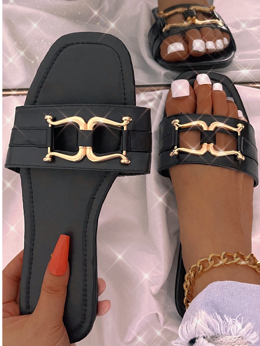 

LW Round Toe Metal Decor Slippers, Black