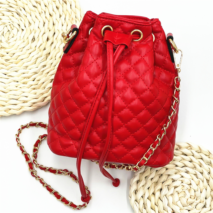 

LW Chain Decor Drawstring Crossbody Bag, Bright red