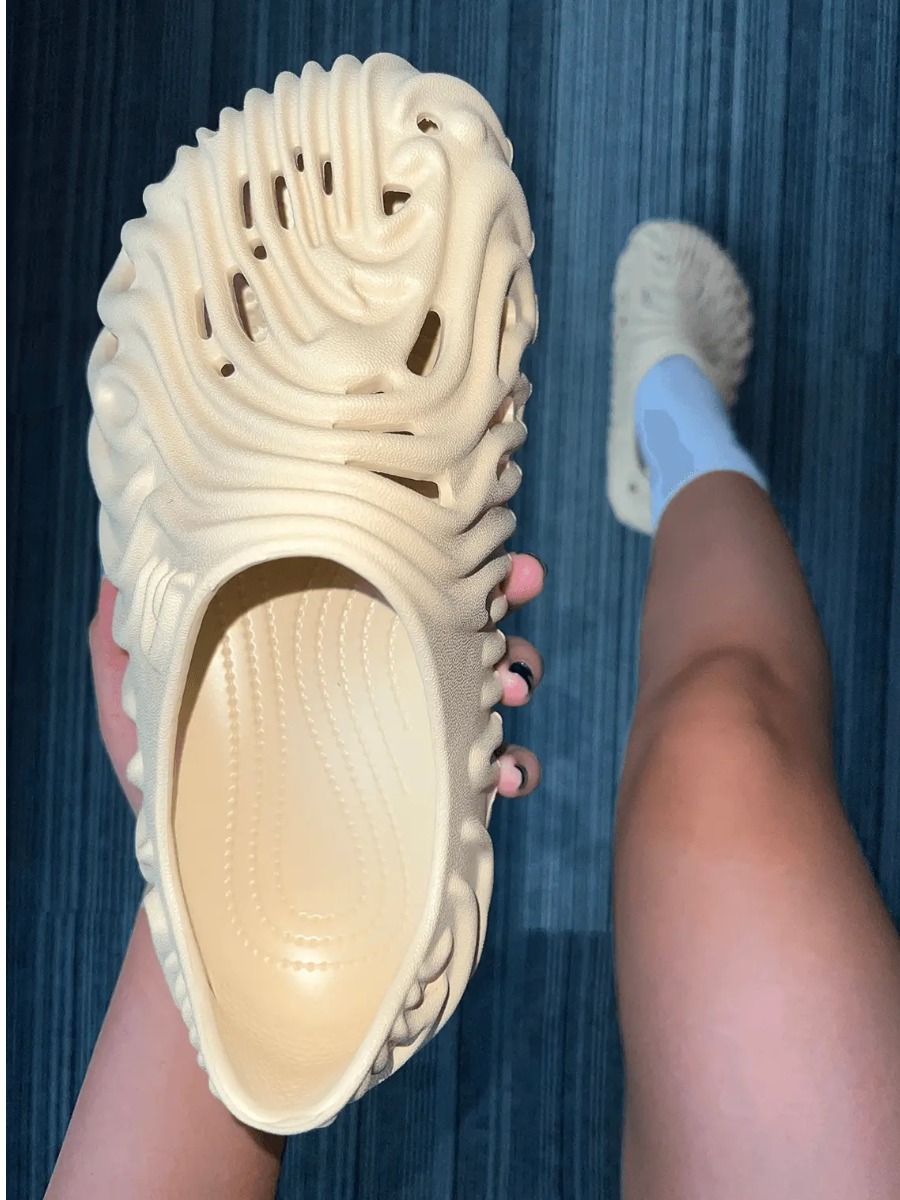 

LW Round Toe Cut Out Flats, Off white