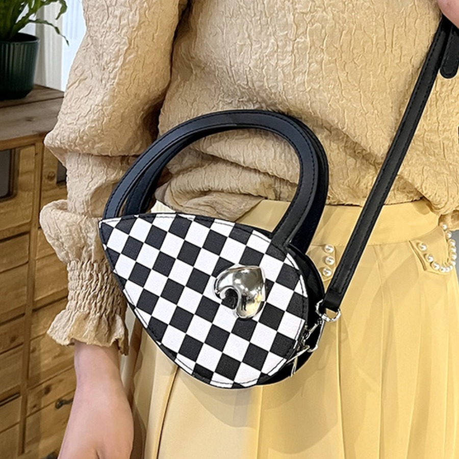 

LW Plaid Print Tote Bag, Black and white