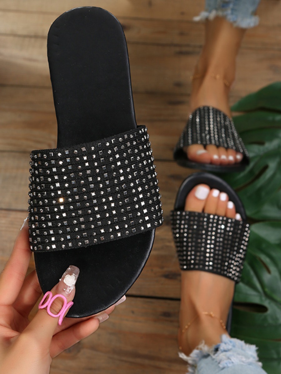 

LW Rivet Decor Round Toe Slippers, Black