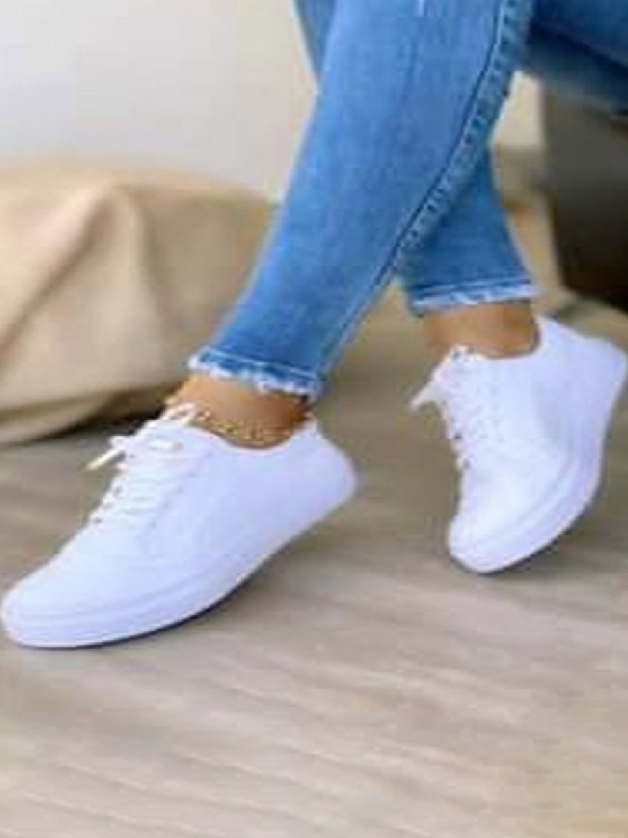 

LW Round Toe Flats, White