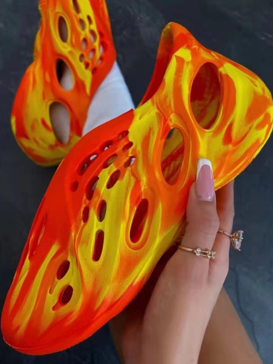 LovelyWholesale Painted Cut Out Flats Summer Casual Spring Summer 2024