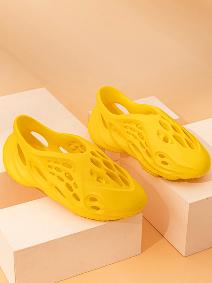 LW Girl Cut Out Flats