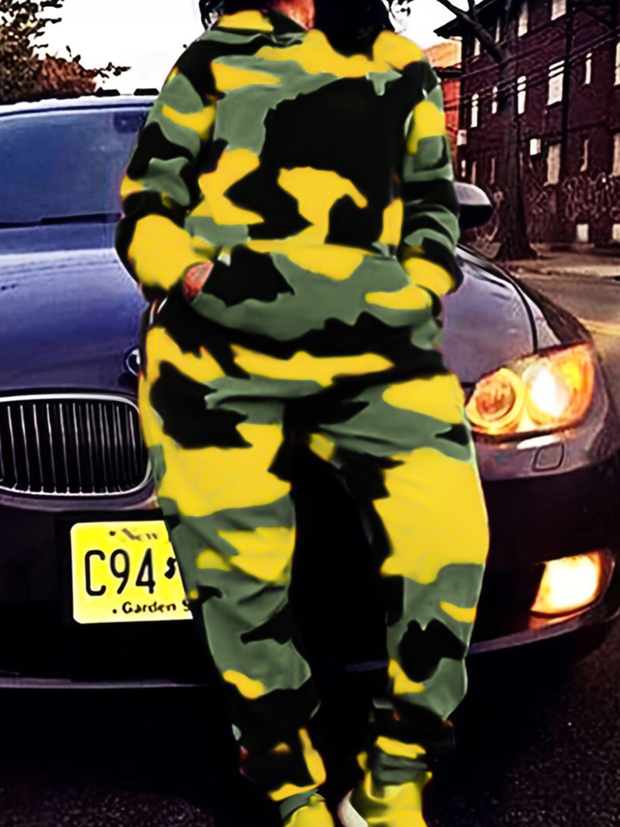 LovelyWholesale Plus Size Camo Print Kangaroo Pocket Tracksuit Set Fall Long Sleeve Sporty Basic Hooded Collar  5X Spring Summer 2024